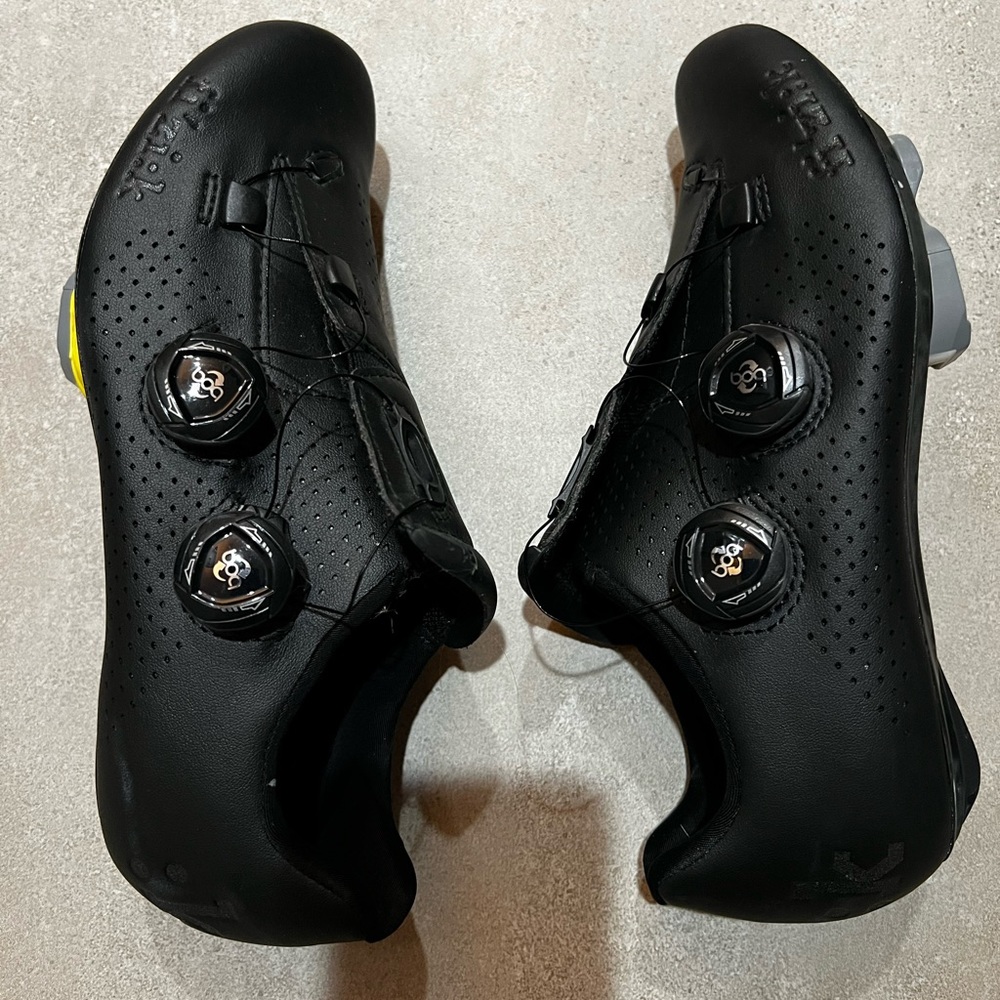 New Fizik Infinito R1 shoes (only one test ride) wrong size not returnable.